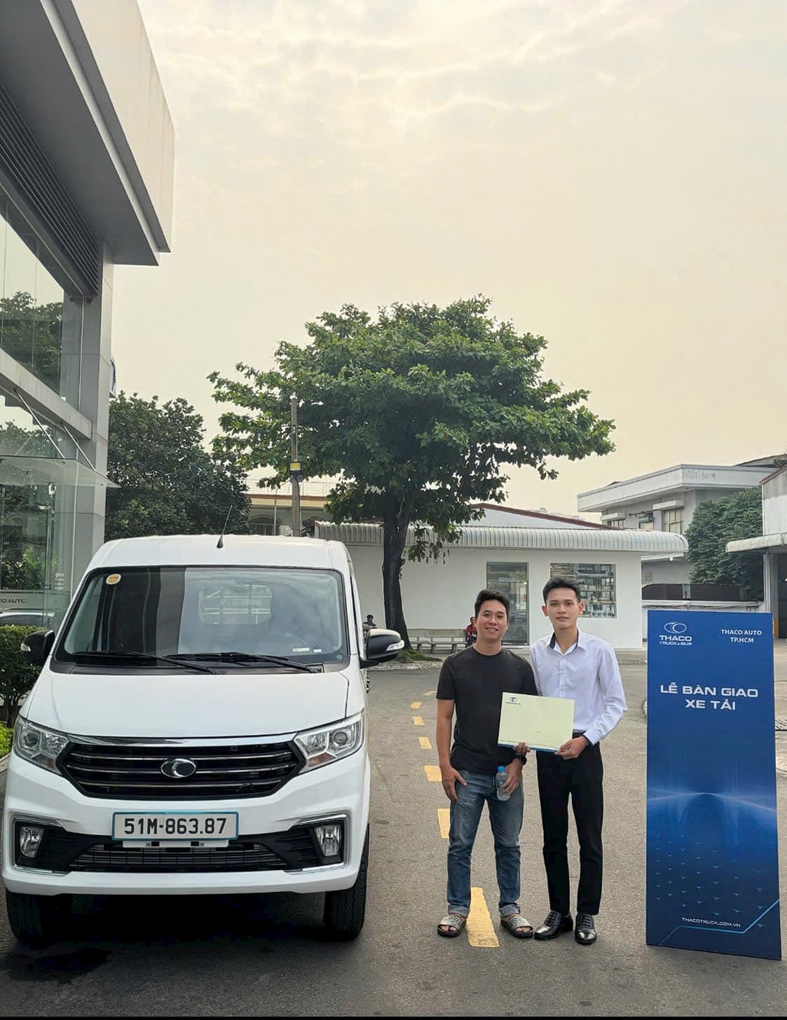 Lễ bàn giao xe Van Towner cho khách hàng