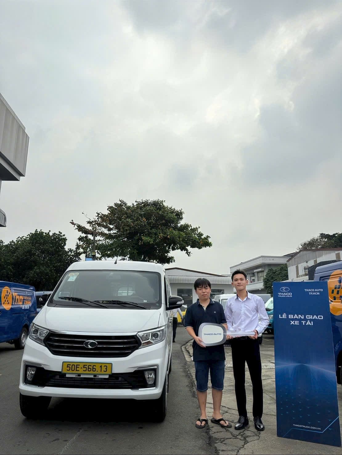 Hình ảnh bàn giao xe Van THACO thực tế